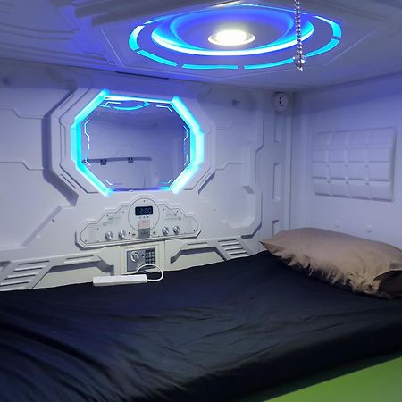 Abbotsford Private Rooms & Pods - 15 Charles Homestay メルボルン エクステリア 写真