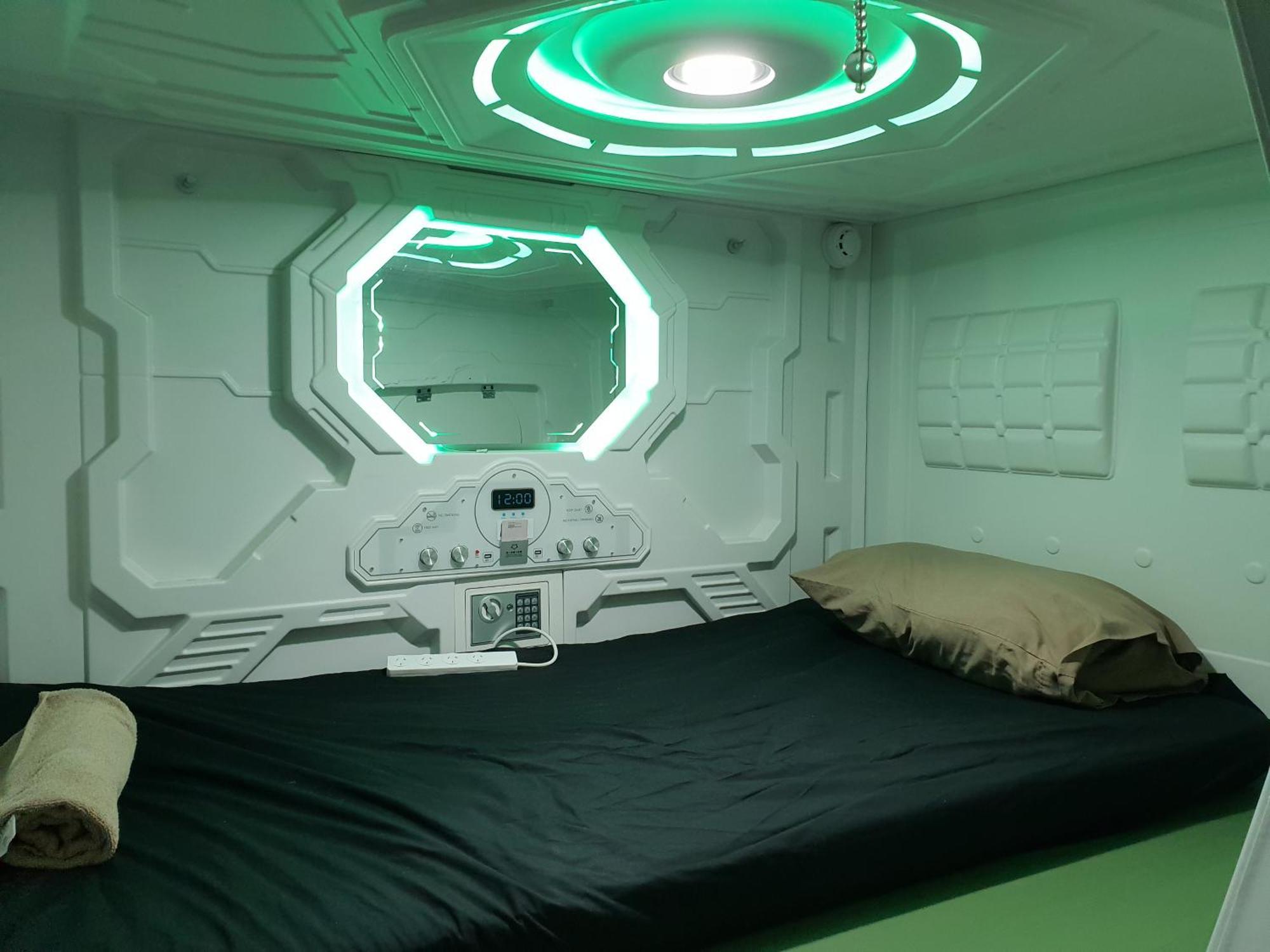 Abbotsford Private Rooms & Pods - 15 Charles Homestay メルボルン エクステリア 写真