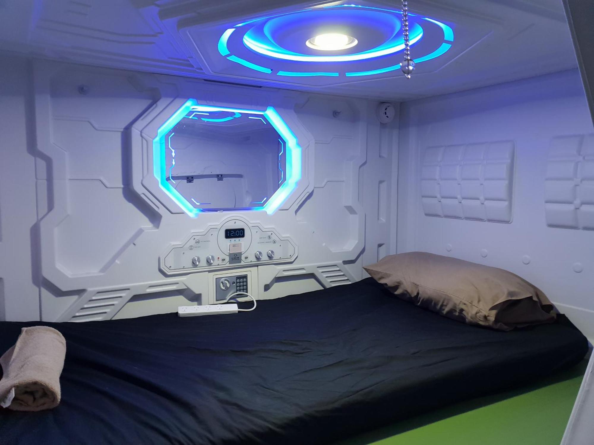 Abbotsford Private Rooms & Pods - 15 Charles Homestay メルボルン エクステリア 写真