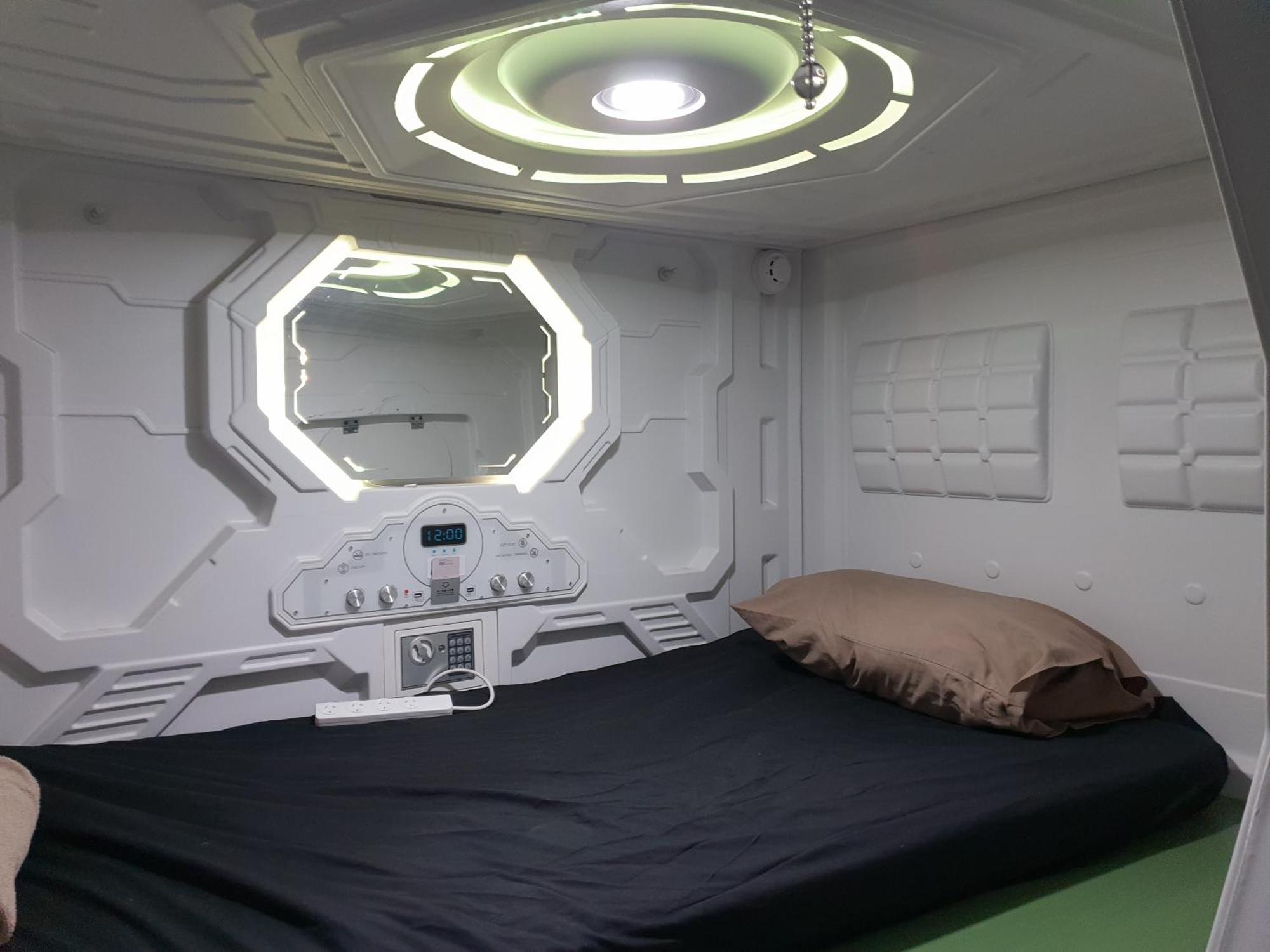 Abbotsford Private Rooms & Pods - 15 Charles Homestay メルボルン エクステリア 写真