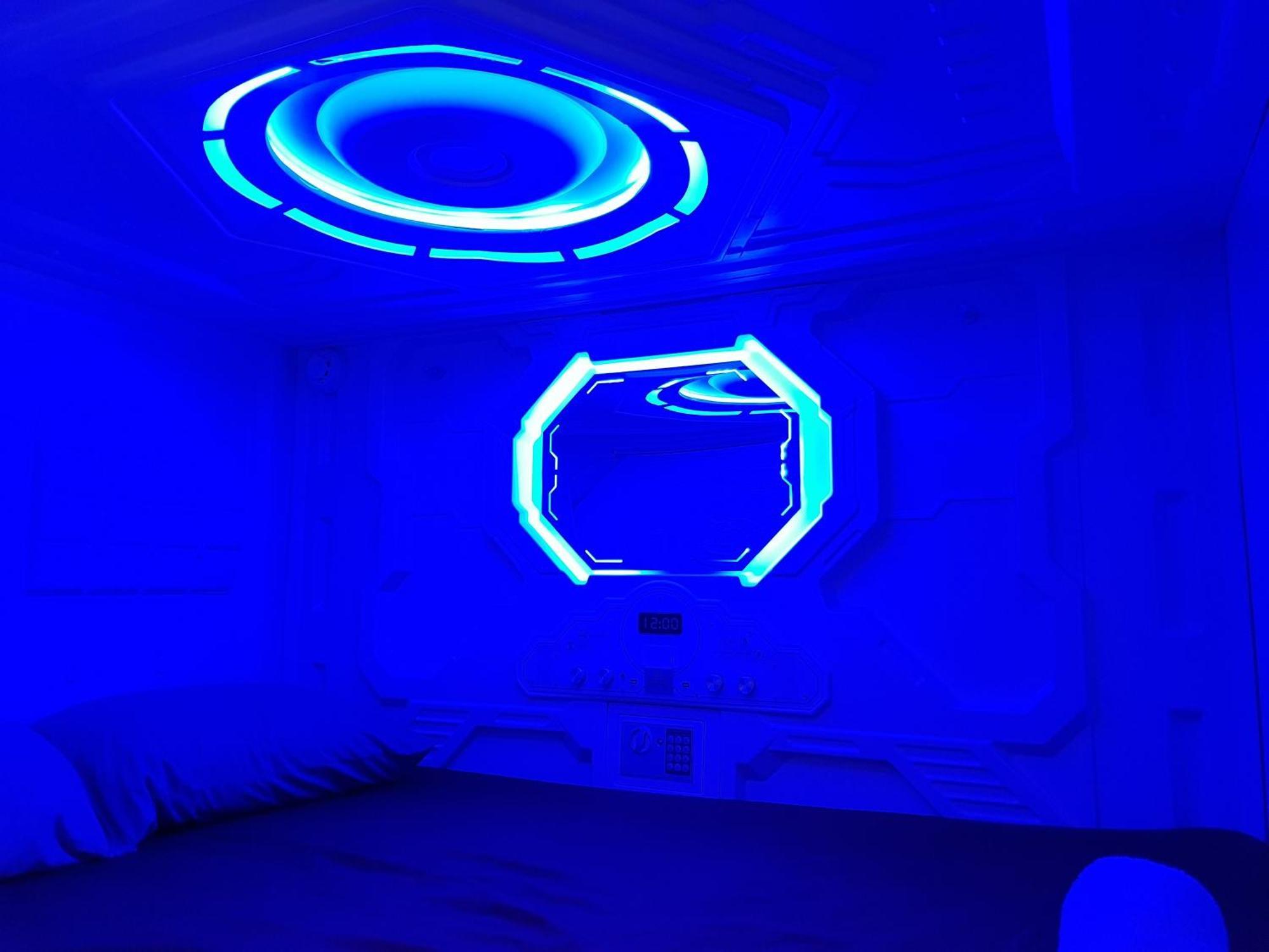 Abbotsford Private Rooms & Pods - 15 Charles Homestay メルボルン エクステリア 写真