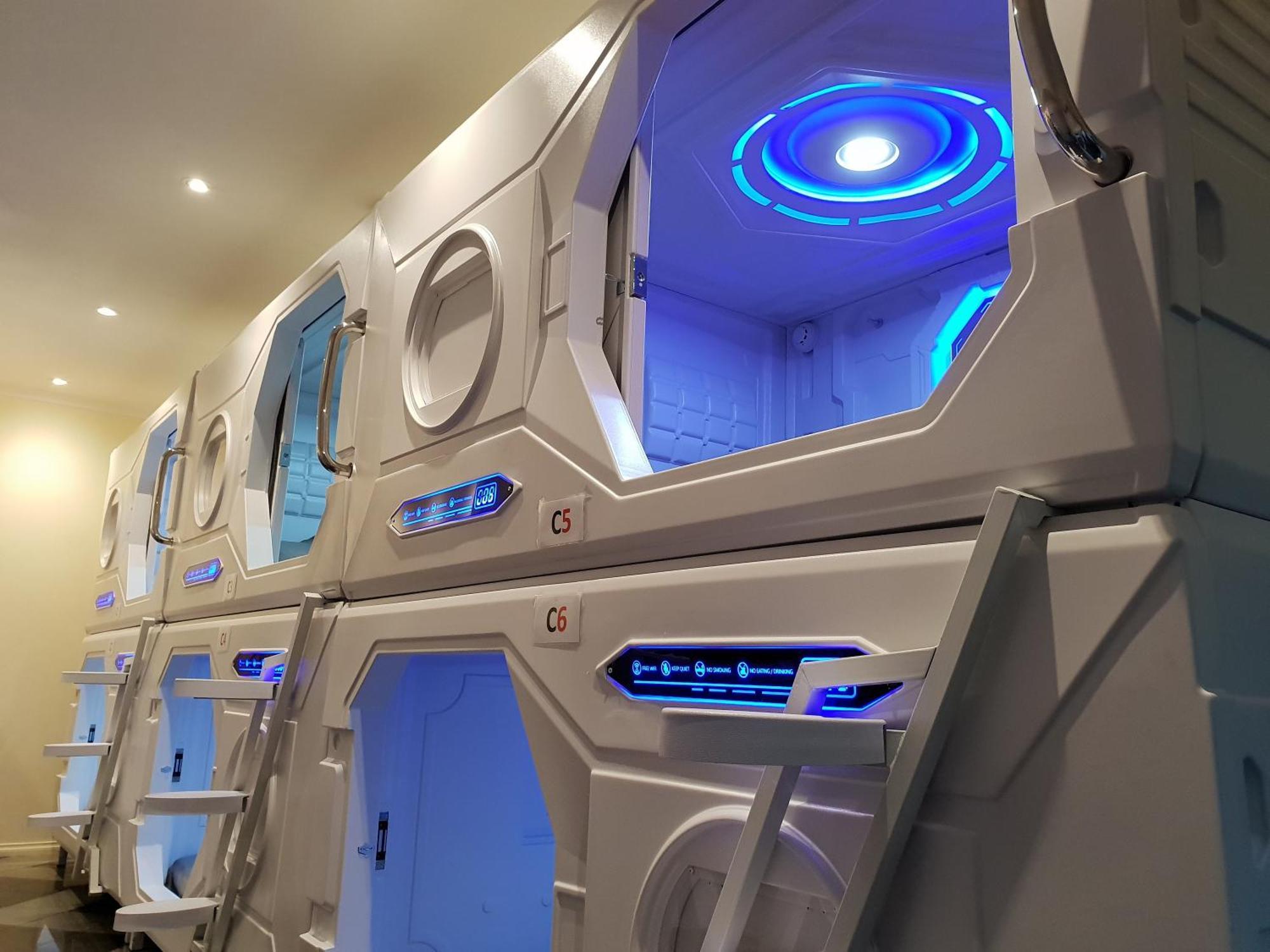 Abbotsford Private Rooms & Pods - 15 Charles Homestay メルボルン エクステリア 写真